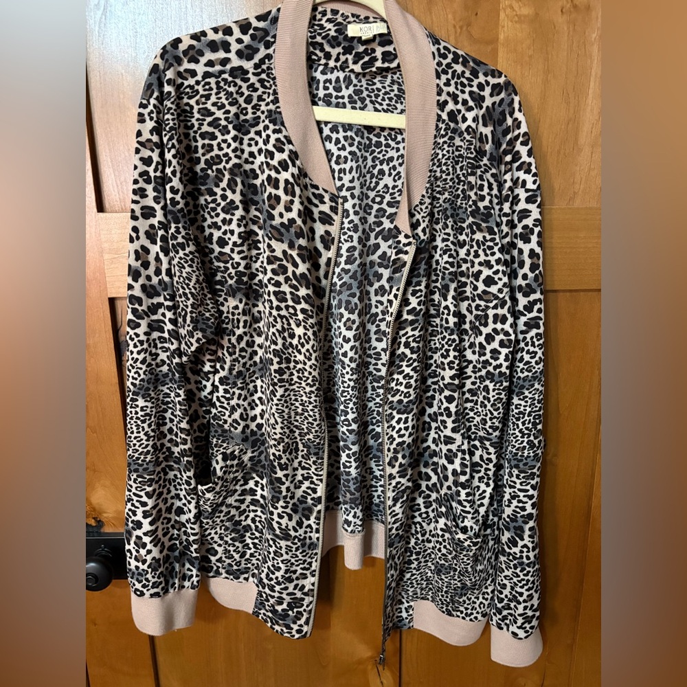 Lightweight leopard jacket